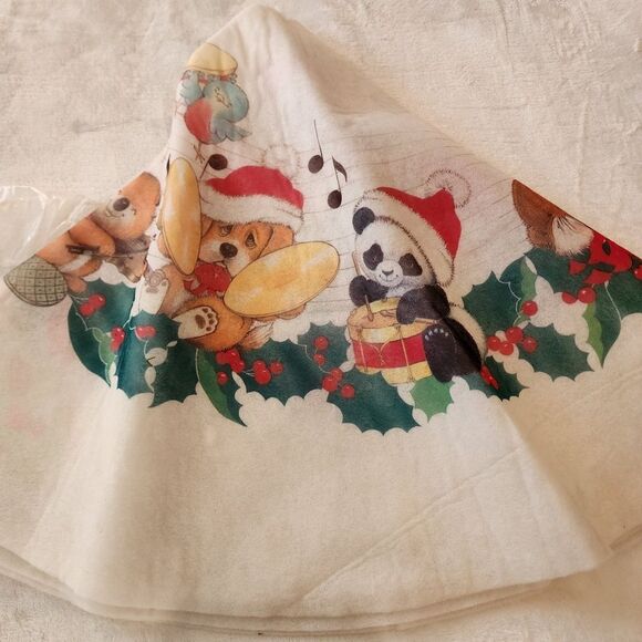 Vintage Christmas Enchantments Tree Skirt with Critter Sitters - Picture 9 of 9